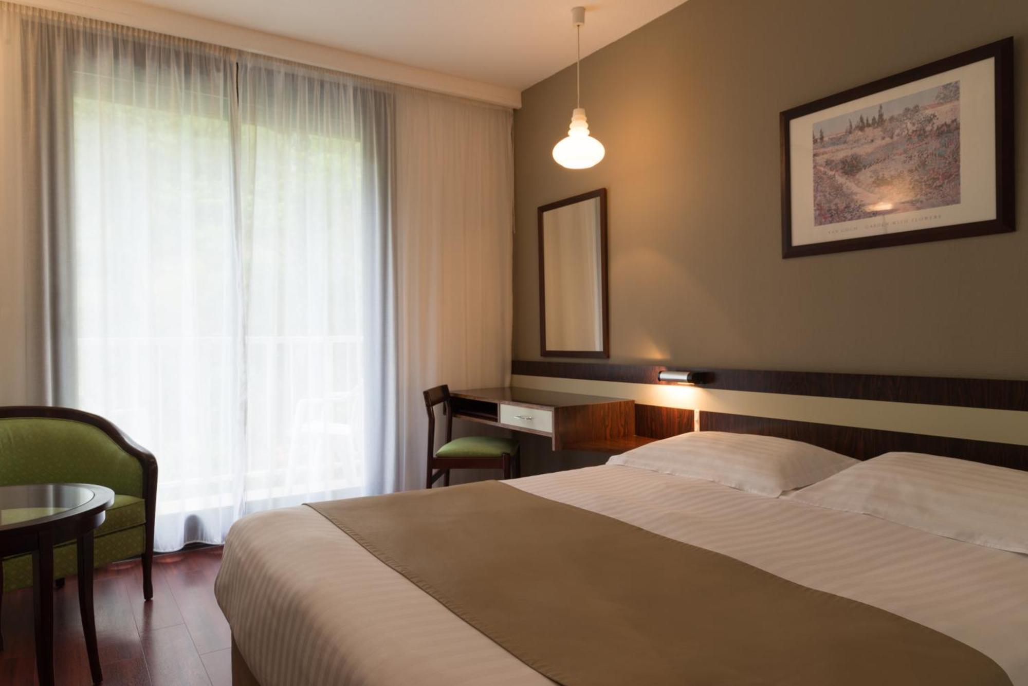 Villa Borghese, The Originals Relais Greoux-les-Bains Bagian luar foto