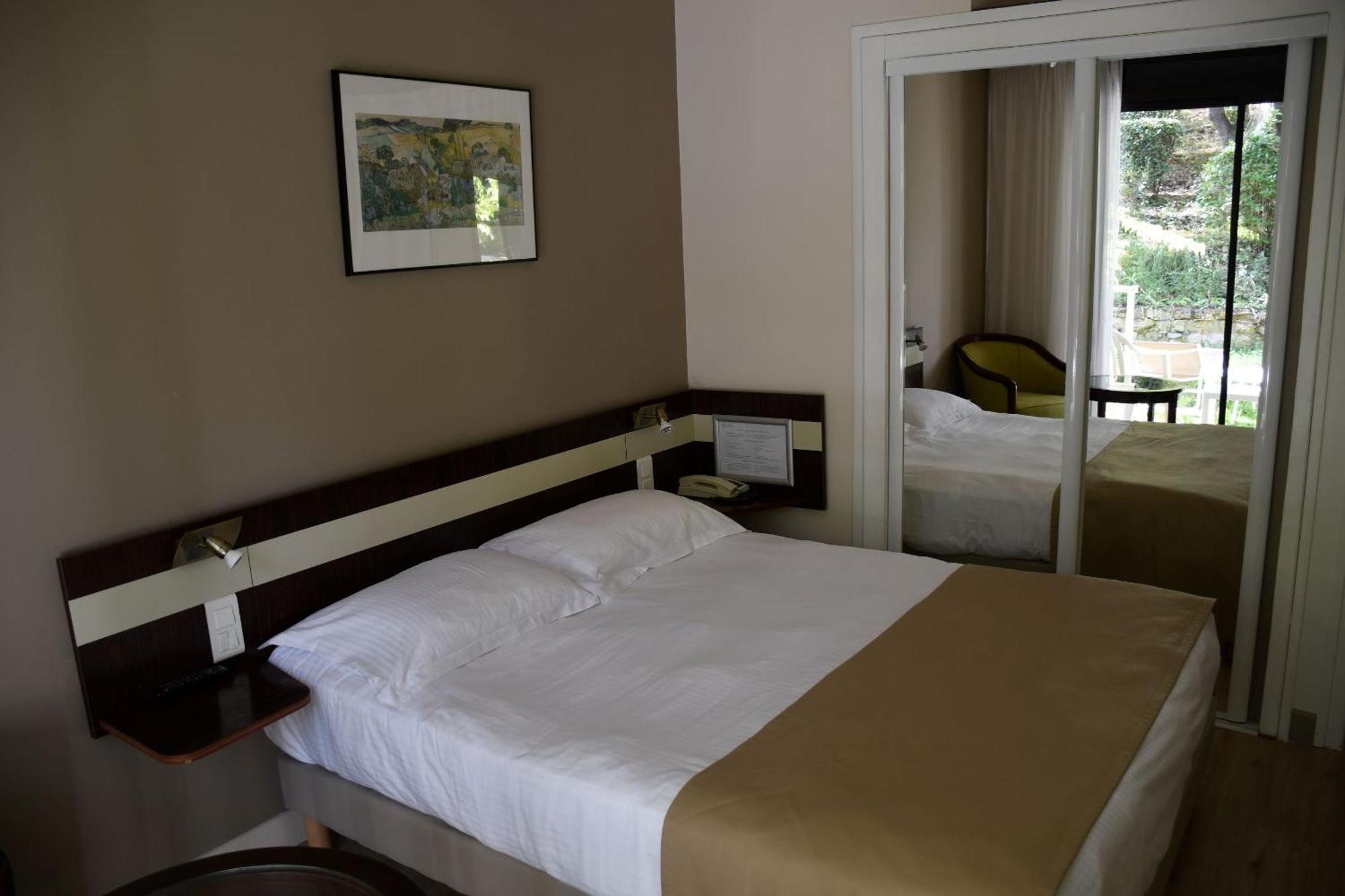 Villa Borghese, The Originals Relais Greoux-les-Bains Bagian luar foto